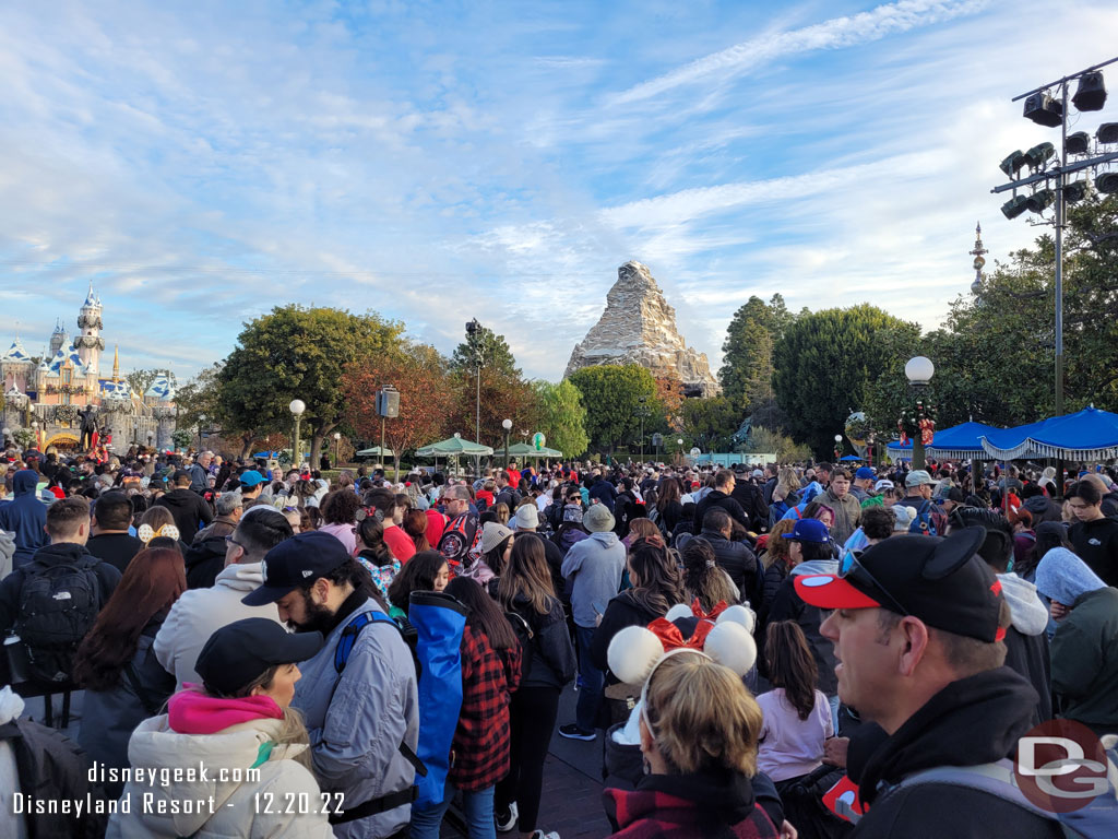 7:57am - A look around the hub at the crowd gathered for rope drop.