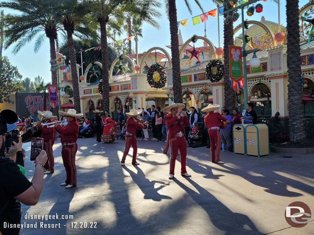 2:15pm - Viva Navidad Street Party