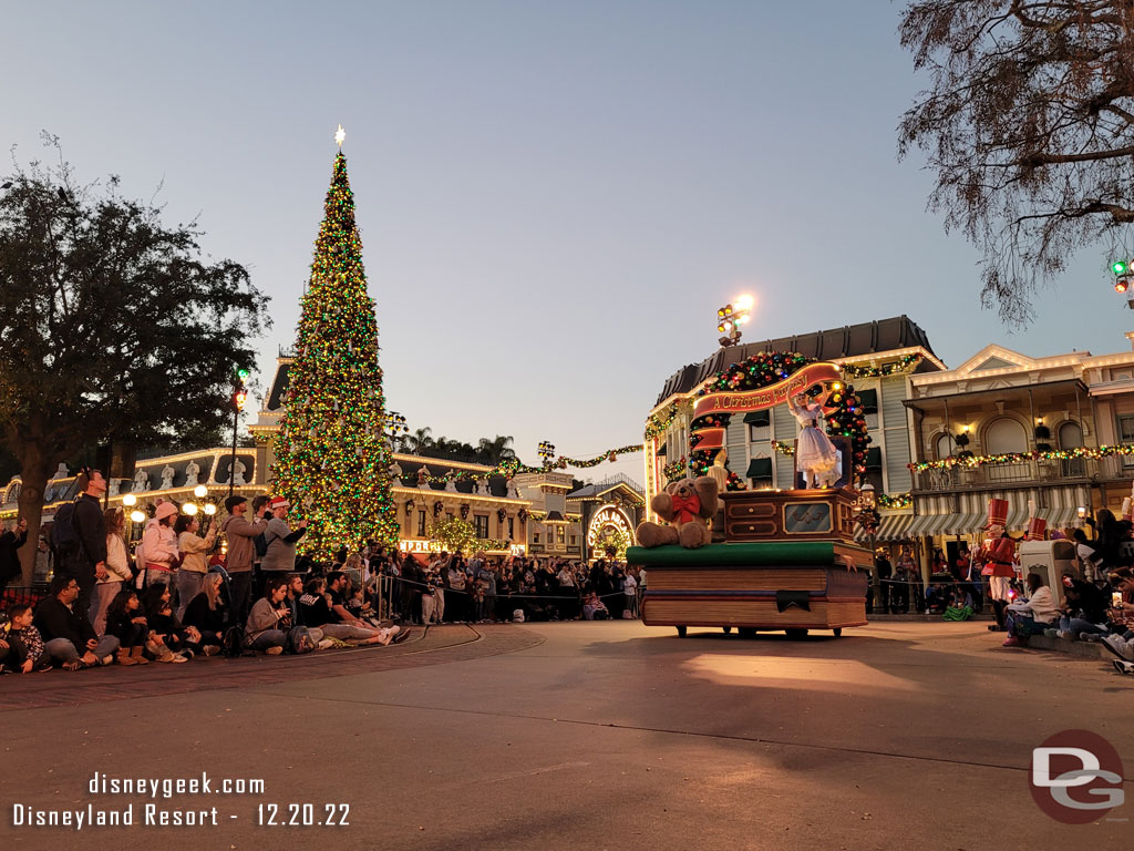 A Christmas Fantasy Parade was at 5:00pm today, earlier than the usual 6:30pm