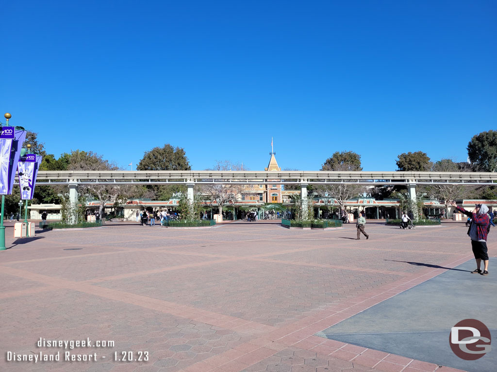 No lines of at Disneyland at the moment, it was just past 11am.