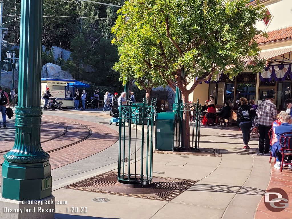 The tree has not been replaced in Carthay Circle yet