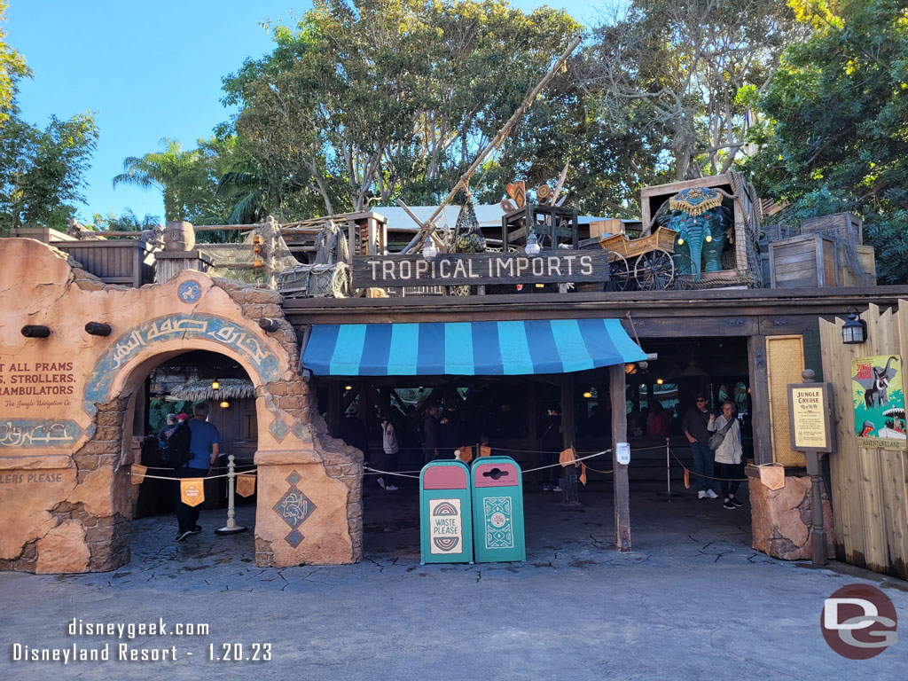 Due to the walls there you enter the queue for Jungle Cruise in the Tropical Imports area, stroller parking is moved.