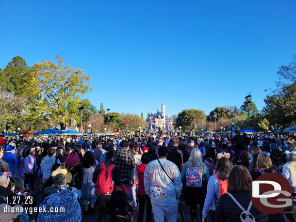 A wider view as the rope drop announcement plays.