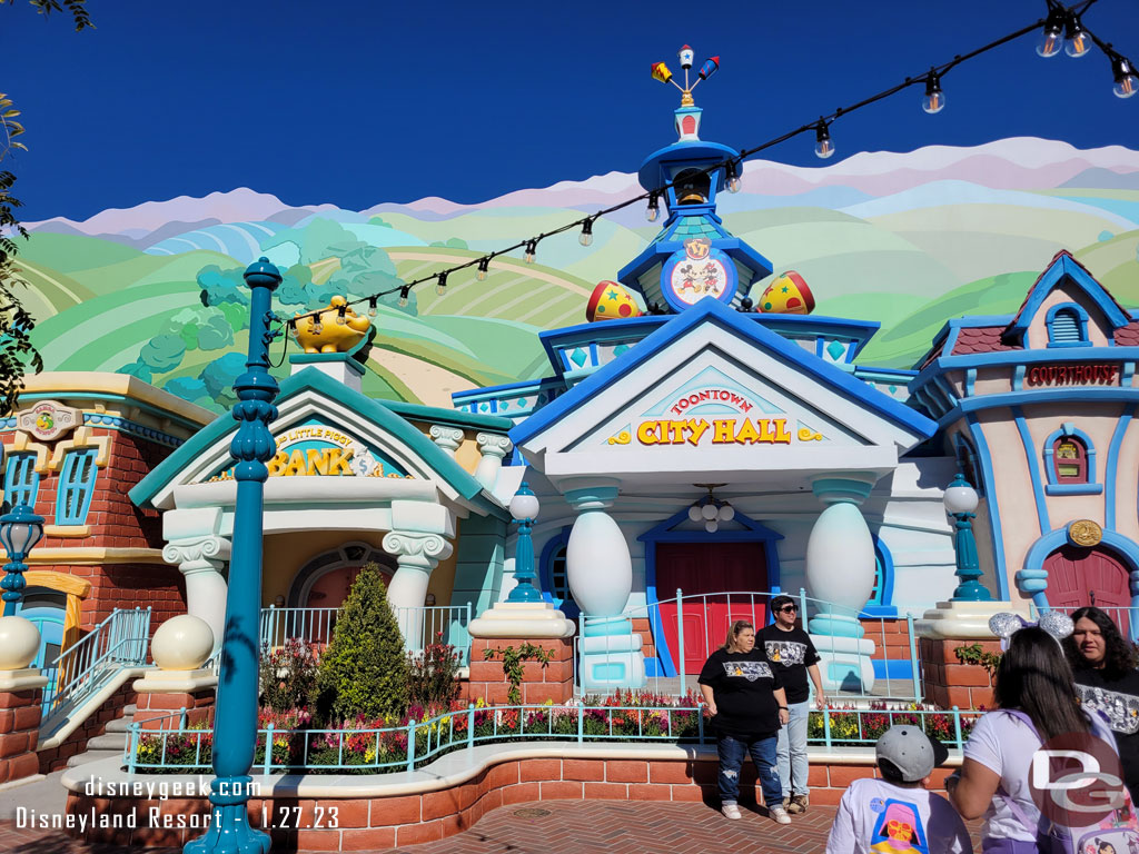 11:19am - Back out in Toontown and time to explore.