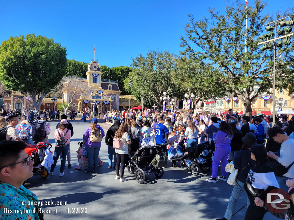 11:55am - A large crowd has gathered for the Disneyland Band... guess I should have found a spot vs looking around the gallery...