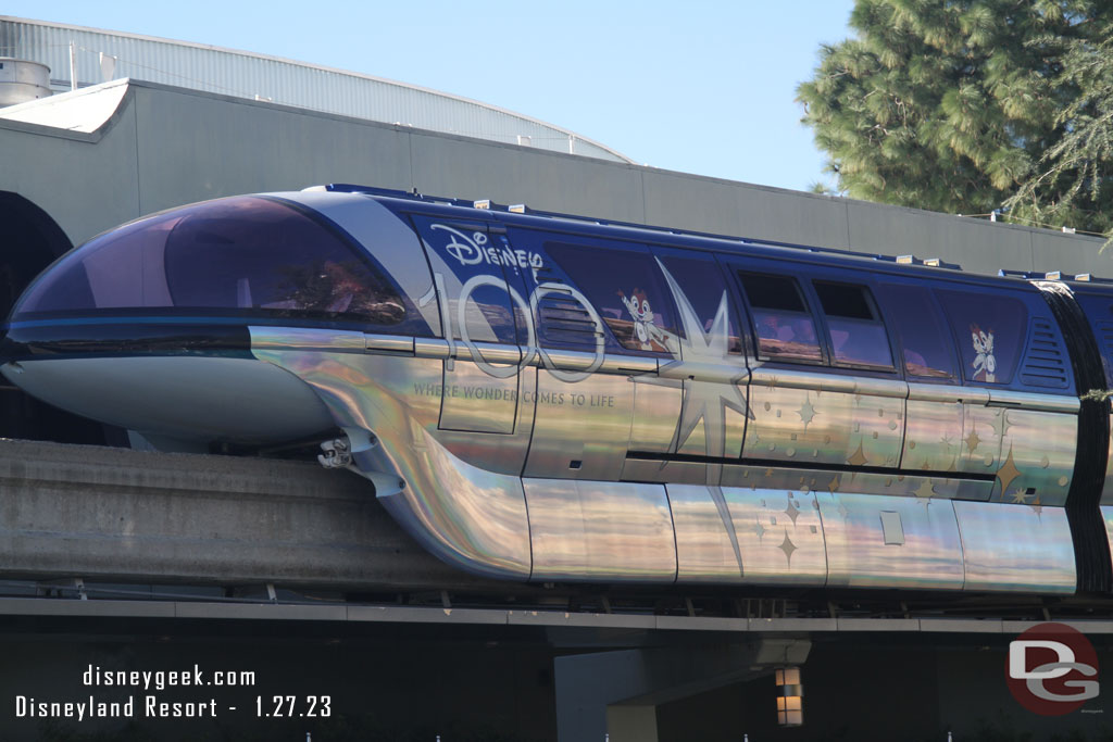 Monorail Blue on final approach to the Tomorrowland station