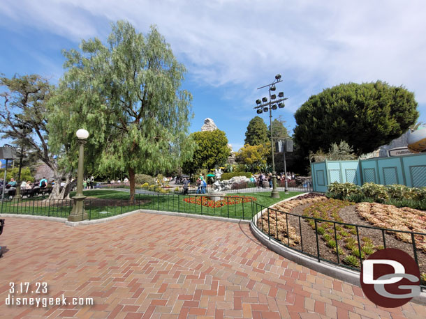 No wait if you wanted your picture with the Minnie Mouse statue