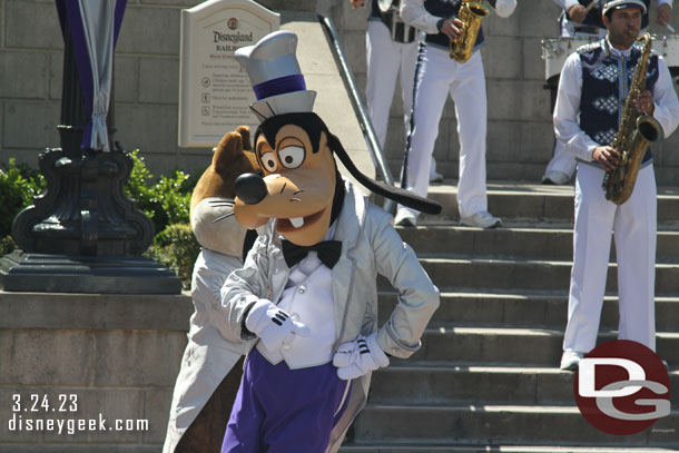 Goofy showing off some dance moves