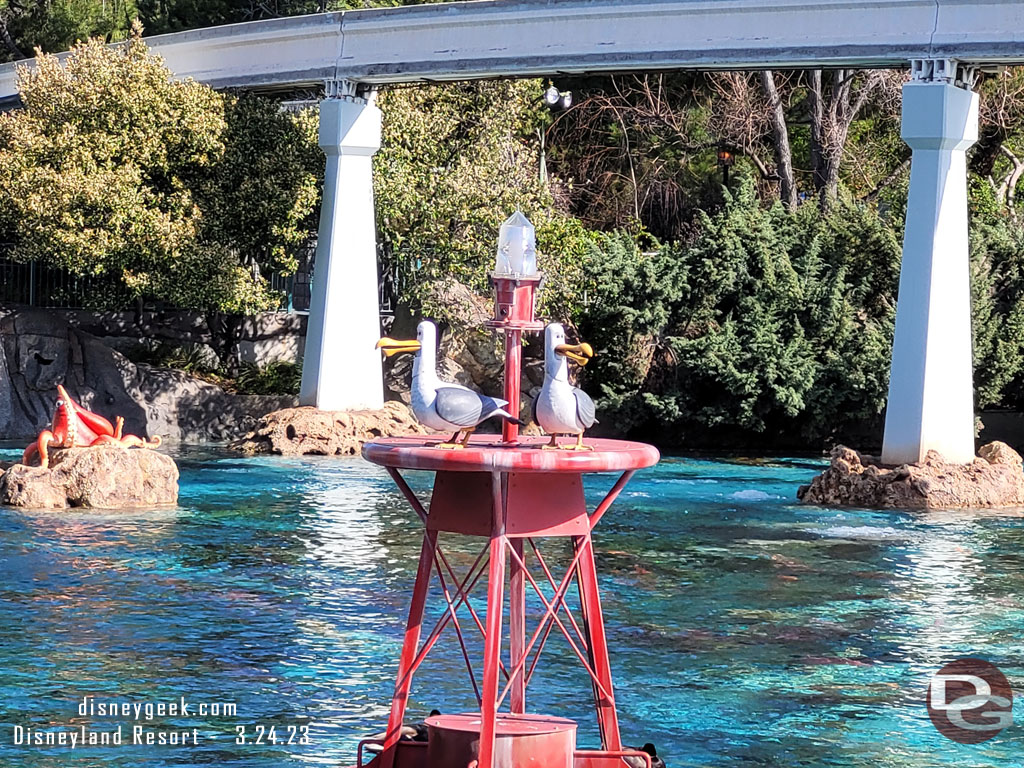 9:53am - Back ashore and done with a trio of Tomorrowland attractions in under an hour.  Speaking of trio only 2 of 3 sea gulls were out today.