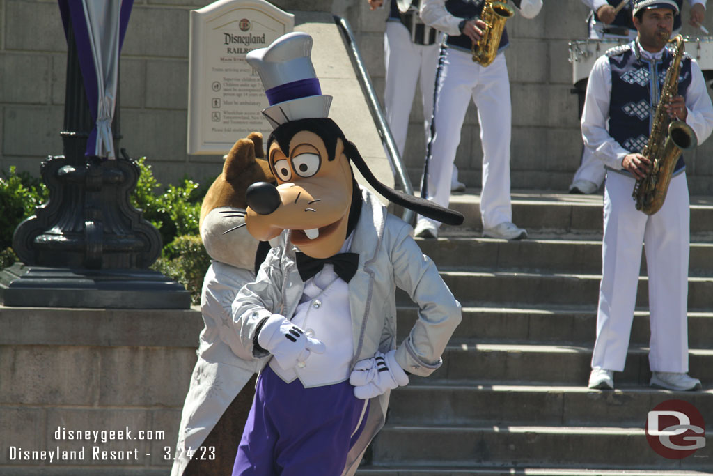 Goofy showing off some dance moves