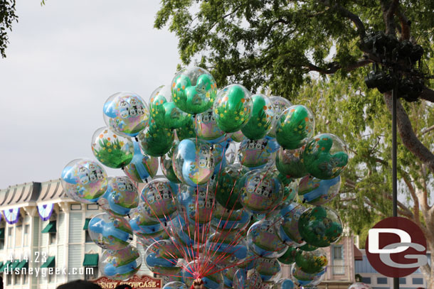 4:30pm - Back to Disneyland for the Flag Retreat.  Springtime Balloons heading my way as I entered.