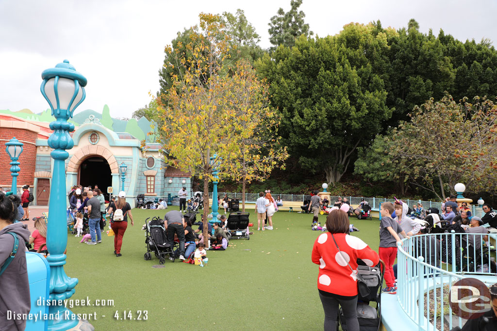 No large stroller parking area on the grass today, so it was all available for guests to use.