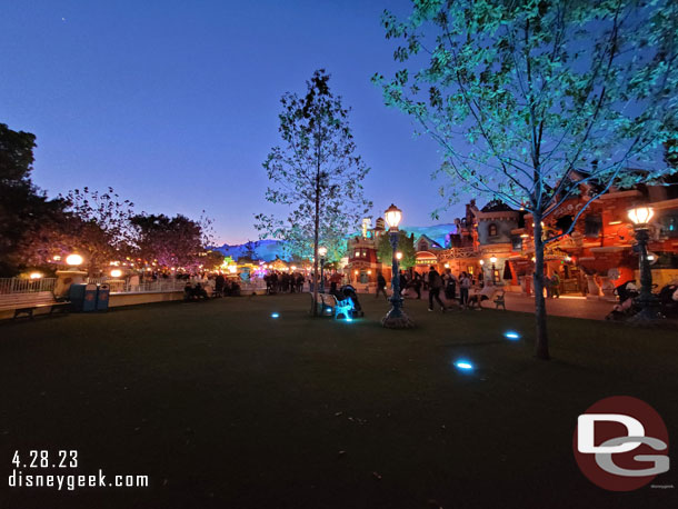 Taken just before 8pm when Toontown was starting to close for the fireworks.