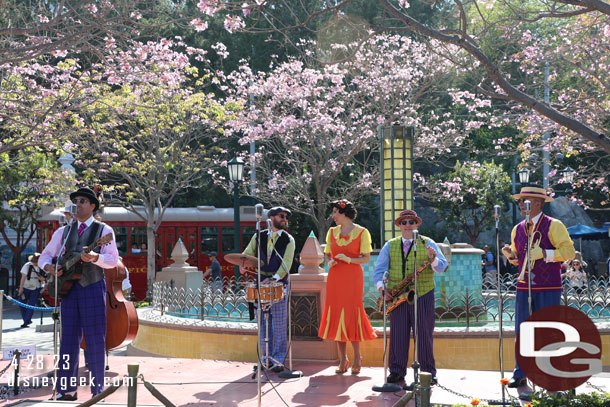 Five and Dime performing in Carthay Circle