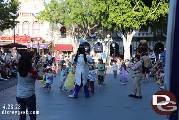 Goofy was entertaining guests as they waited for the parade.