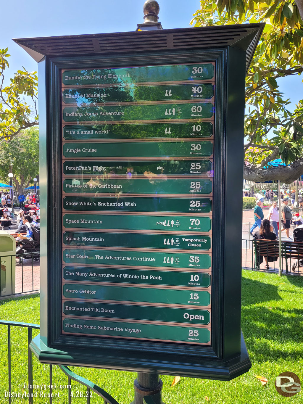 Disneyland wait times at 3:00pm