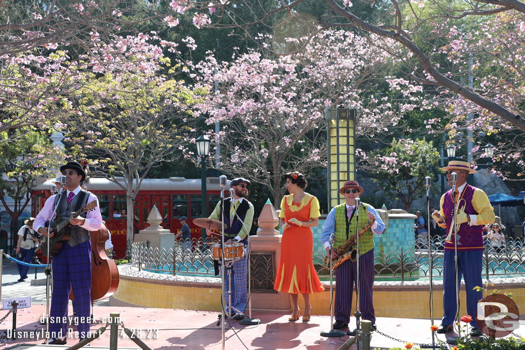 Five and Dime performing in Carthay Circle