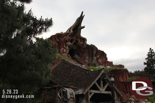 This is the final weekend for Splash Mountain at Disneyland. The attraction closes next week to become Tiana's Bayou Adventure.