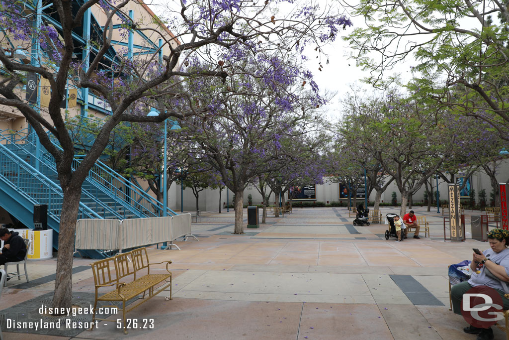 The walls are all down in the Hyperion queue/courtyard.