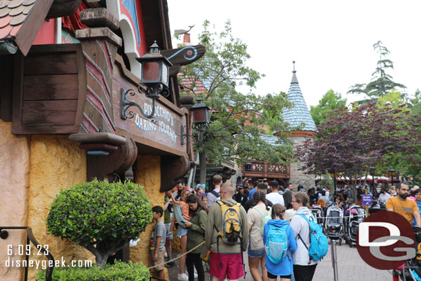 With the closures the queues for Pinocchio and Snow White are longer than usual.