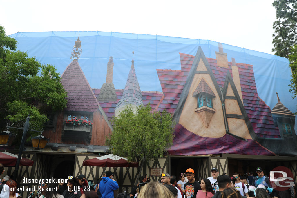 No visible progress on the Red Rose Taverne building