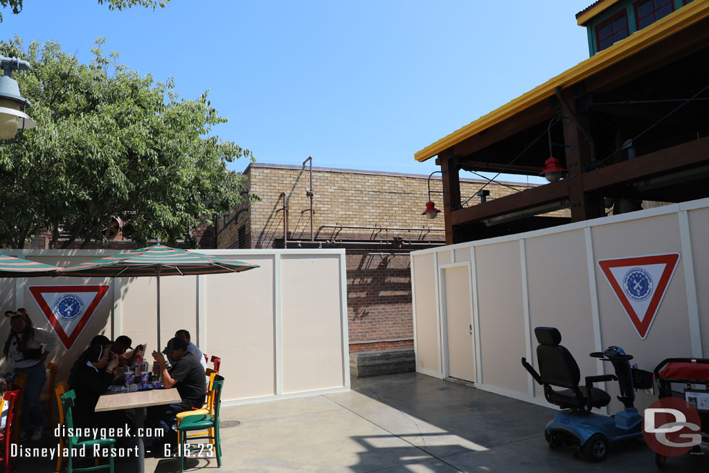 A small gap between the walls for cast members to access backstage