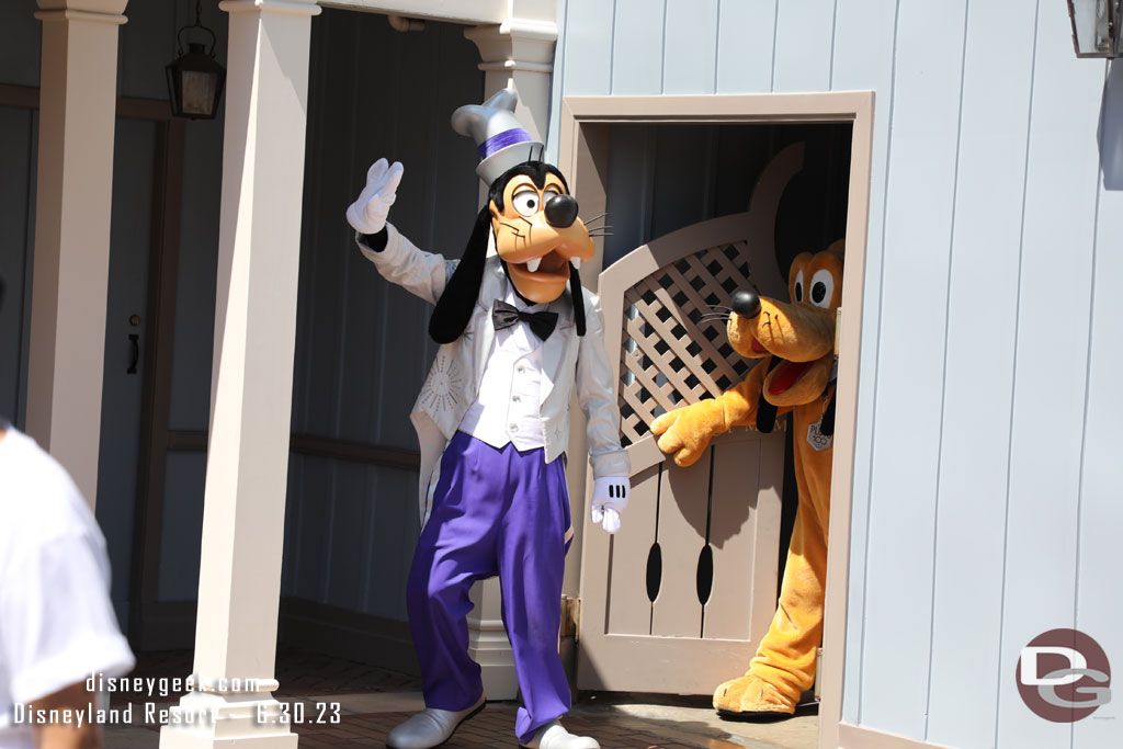 Goofy and Pluto leaving