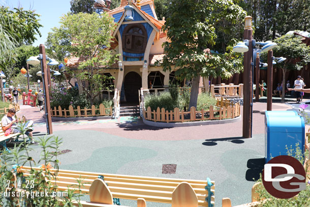 Goofy's front yard