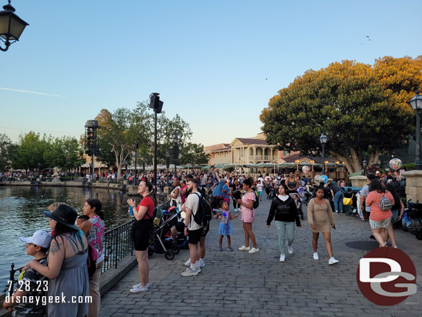 Waiting for the 7:35pm Queenie and the Jambalaya Jazz Band set.