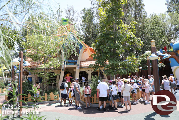 The queue for Goofy