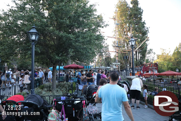 A healthy line for Haunted Mansion sippers at the Churro cart