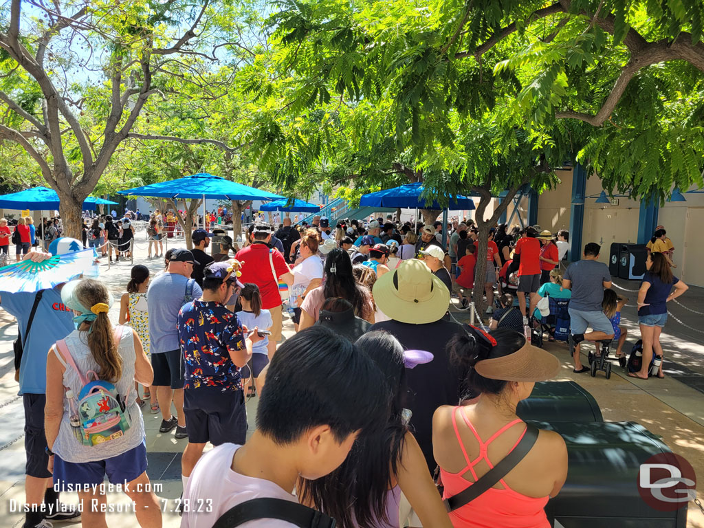 30 minutes to show time.. the queue in front of me.