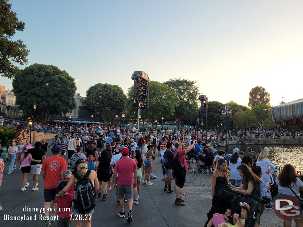 During the performance the crowd grew a bit as guests stopped to watch.