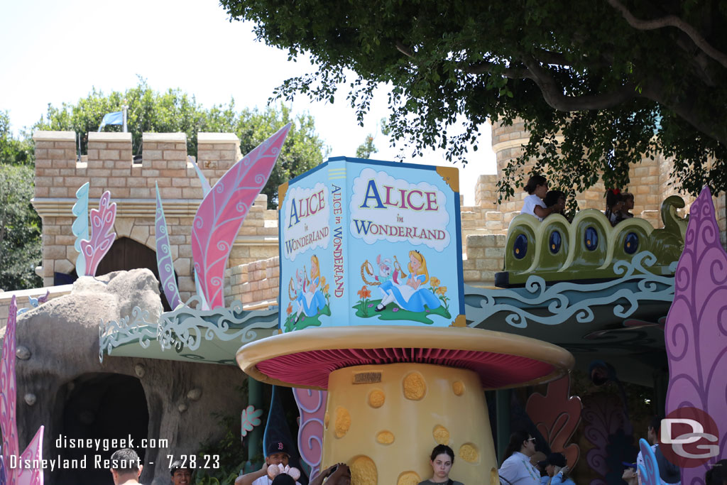 Alice in Wonderland is back to normal operation, no walls in the area.