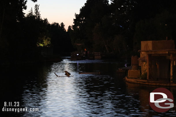 Stopped by the Rivers of America to see the Queenie and Jambalaya Jazz Band for their 8:10pm set.  The raft was up river then headed back to the dock.