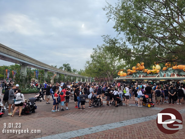 5:37pm - Entrance queues for the park