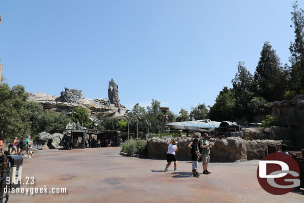 All quiet on Batuu... Rise of the Resistance was down.