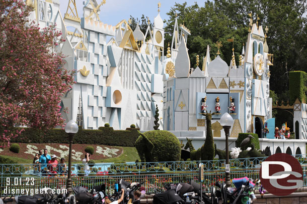 Guests being walked off of it's a small world