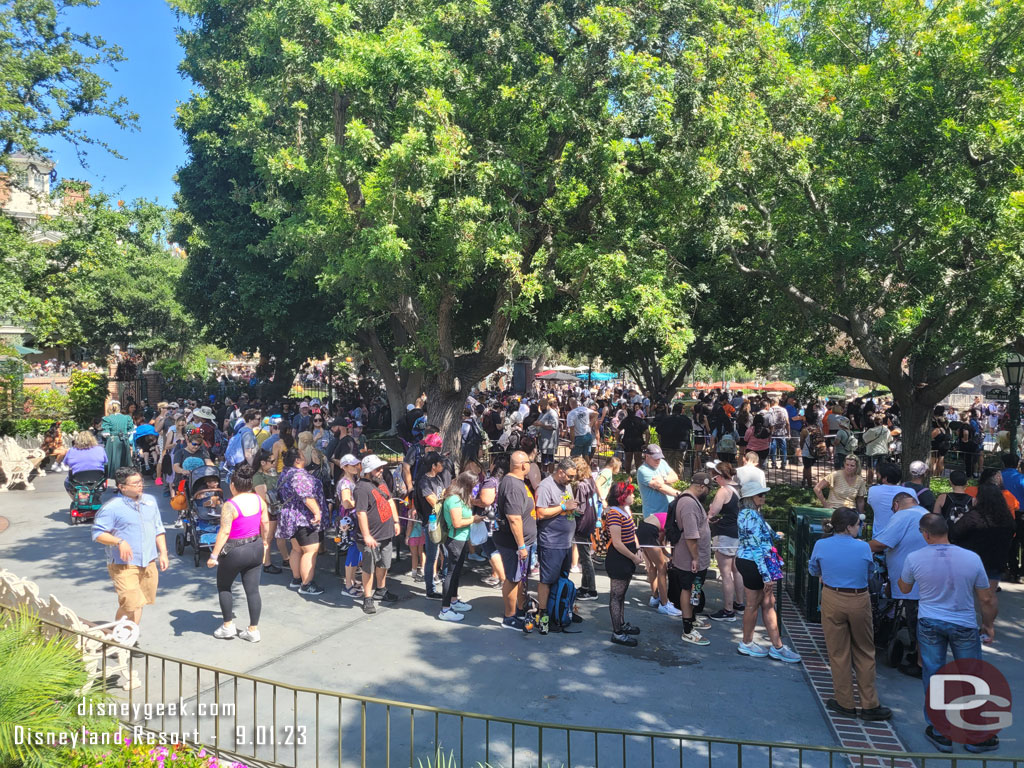 About 1/2 to 2/3 of these guests were in line for the popcorn stand, the rest Haunted Mansion.