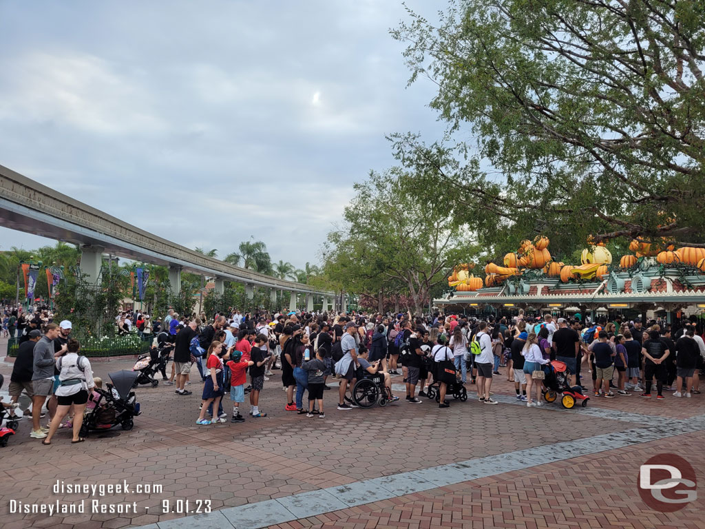 5:37pm - Entrance queues for the park