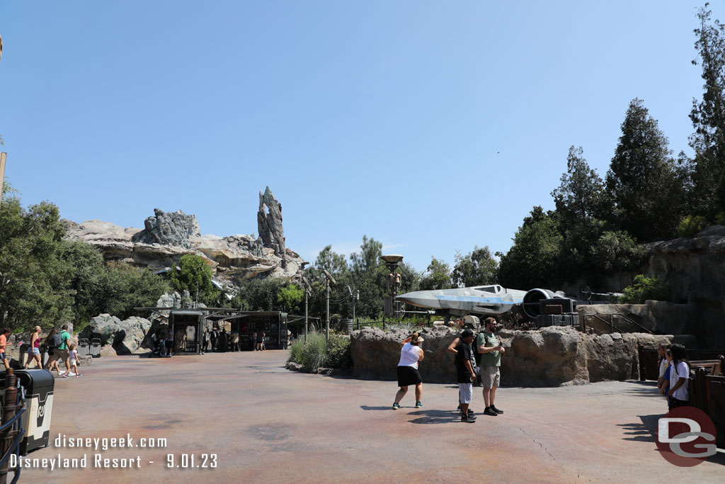 All quiet on Batuu... Rise of the Resistance was down.