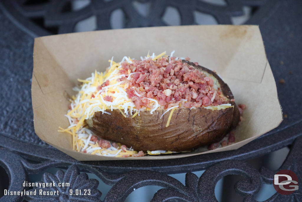 Baked potato at Troubadour Taverne