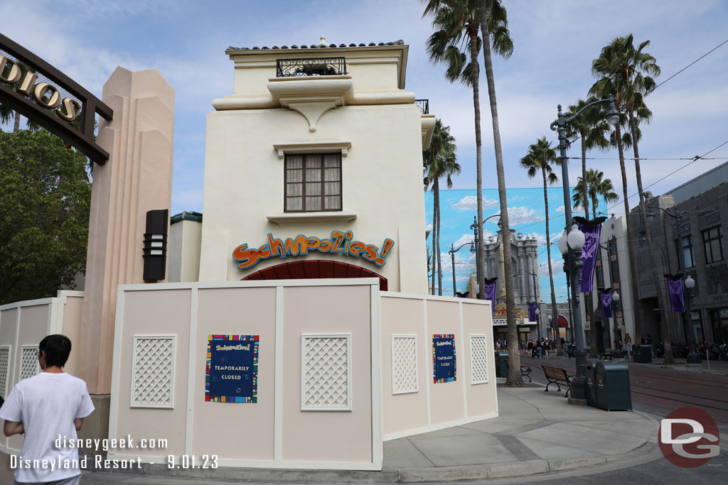 Schmoozies is still closed for renovation