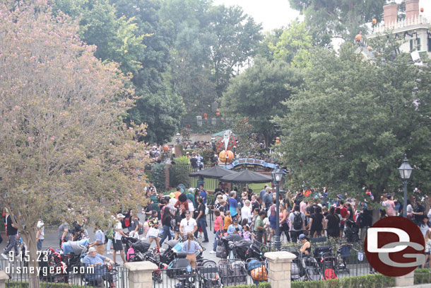 Haunted Mansion Holiday had a posted wait of 50 minutes.