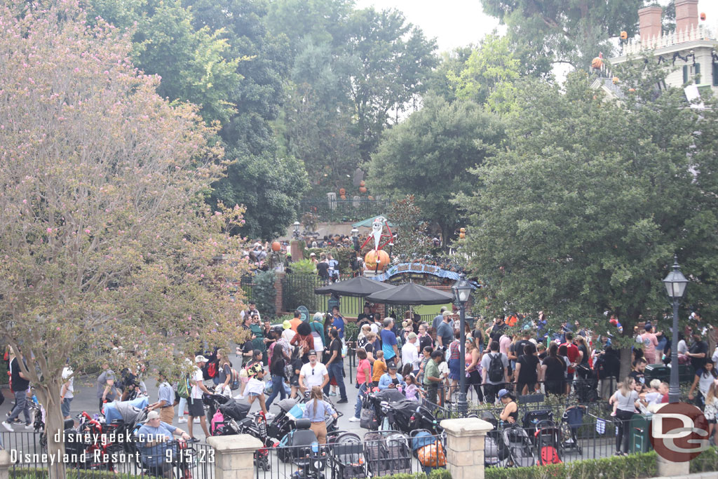 Haunted Mansion Holiday had a posted wait of 50 minutes.