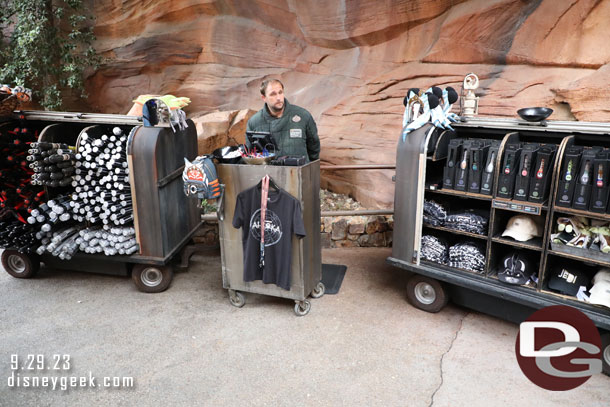 I still find this amusing the merchandise carts set up on the Frontierland side of the walkway just outside the limits of Batuu.