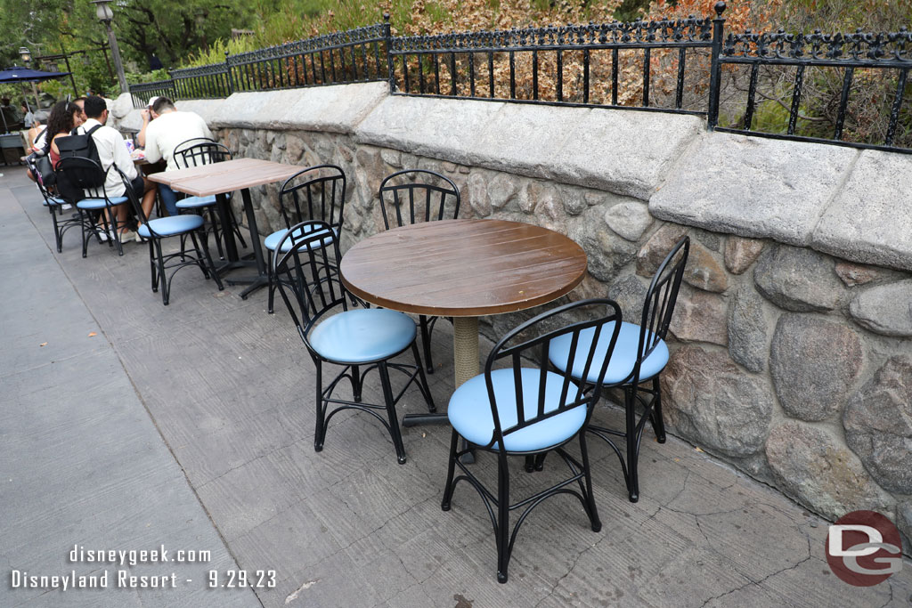 Tables have been added to the walkway since my last visit adding some dining space for Harbor Galley..  with a nice view of the construction