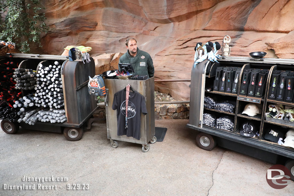 I still find this amusing the merchandise carts set up on the Frontierland side of the walkway just outside the limits of Batuu.