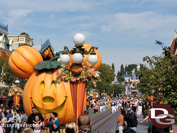 The Disneyland Band, Characters and Dapper Dans enroute to Town Square