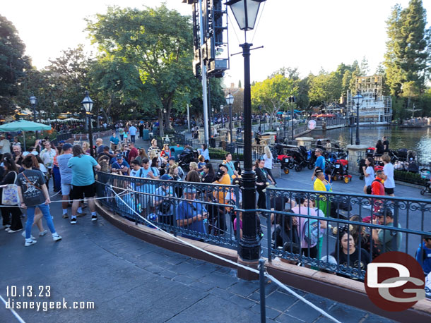 5:01pm - Pirates queue is only using a small portion of the extended queue at the momoent.